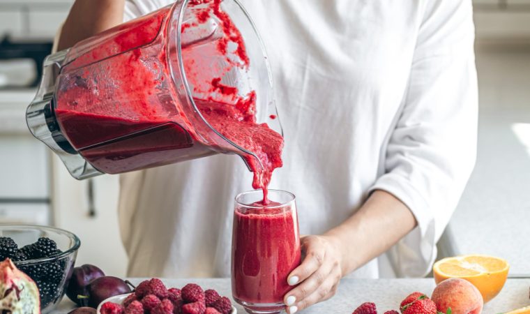 Cum să faci smoothie-uri revitalizante cu căpșuni